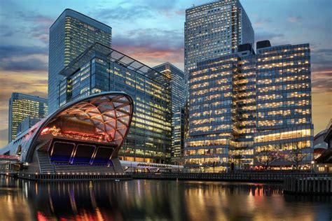 Canary Wharf .